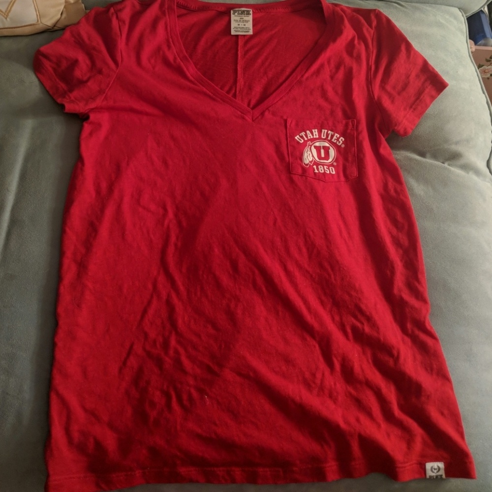 VS PINK tee shirt Utes